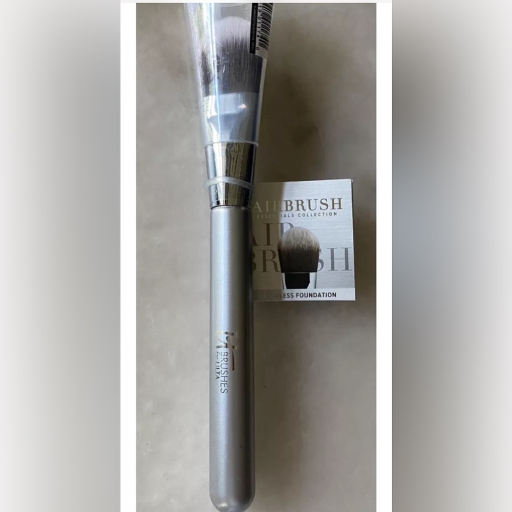 It Cosmetics ULTA Flawless Foundation Brush #104🌺